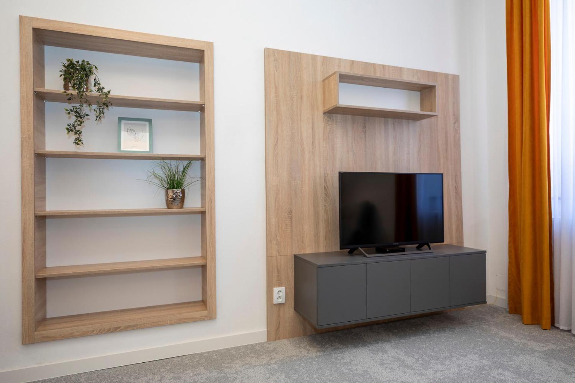 Alure Residences 10 - 24H Self Check-In & Private Parking Next To The Apartment Building Included, City Center Right On Snp Square In A Quiet Passage, New Building, Best Deal In Town Banská Bystrica Esterno foto